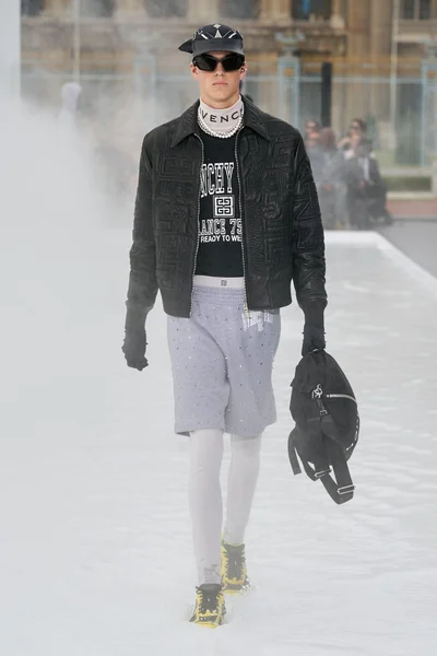 Look 23
